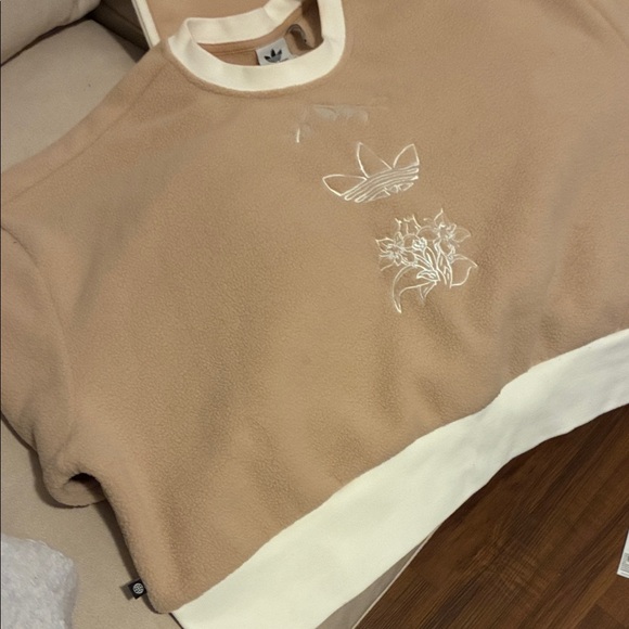 Adidas Beige and White Fleece Top/ Pants With that Oversized Aesthetic. - Picture 3 of 9